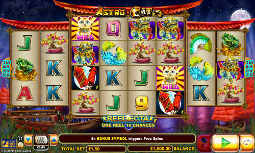 Astro Cat base game screenshot showing reels and features