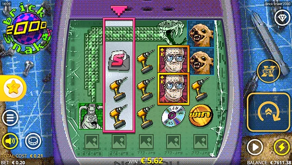 Brick Snake 2000 base game screenshot showing reels and features