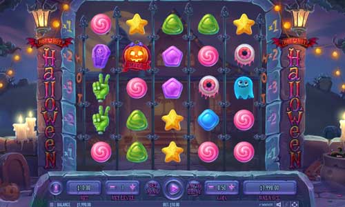 Hot Hot Halloween base game screenshot showing reels and features