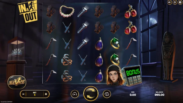 In and Out base game screenshot showing reels and features