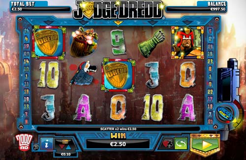 Judge Dredd base game screenshot showing reels and features