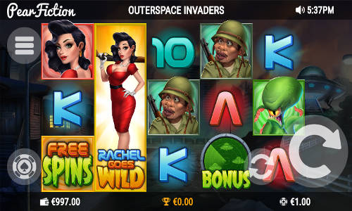 Outer Space Invaders base game screenshot showing reels and features