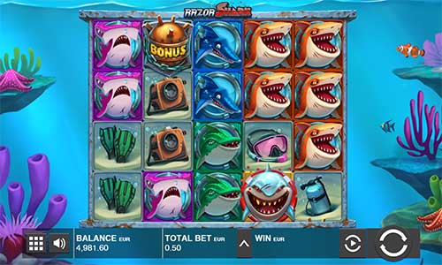 Razor Shark base game screenshot showing reels and features