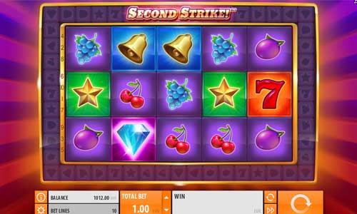 Second Strike base game screenshot showing reels and features